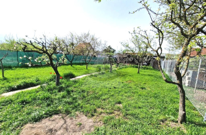 Udržiavaná záhrada s chatkou v obľúbenej lokalite Tehelňa - Komárno